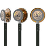 Hem yetişkin hem de pediyatrik kullanımlarda ayarlanabilir diyaframlara sahip iki taraflı dinleme çanı. Patentli 3M™ Littmann® kulağa tam uyumlu kulaklık ile konfor ve mükemmel akustik performans. Tek parça ayarlanabilir diyaframın uygulanması ve temizlenmesi daha kolaydır, çünkü yüzeyi pürüzsüzdür Yeni nesil tüp, cilt yağları ve alkol direnci arttığı için daha uzun ömür sağlar, leke tutma olasılığı daha düşüktür. Küçük ayarlanabilir diyafram, pediatrik, küçük ve zayıf hastalar için; sargı bandajları etrafında ve karotid değerlendirme esnasında kullanışlı hale gelir. 3M™ Littmann® Classic III™ Stetoskopu, genel fiziksel değerlendirme yaparken mükemmel performans için yüksek akustik hassasiyet sunar. Yeni tasarımımızın temizlenmesi ve bakımı daha kolaydır.